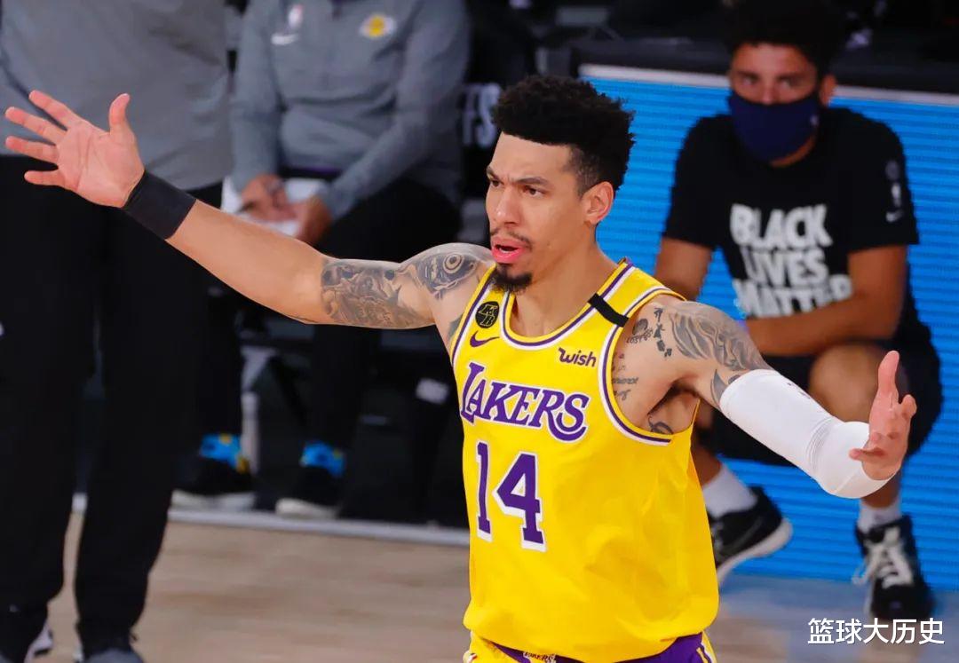 湖人队|2+6+1，末节被弃用！湖人赢了，但是沃格尔忍不住了！