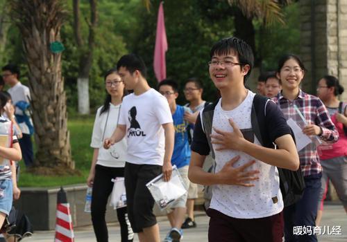 招生|三本“贵”没必要上，选专科或复读更好？今年情况不同要慎重考虑