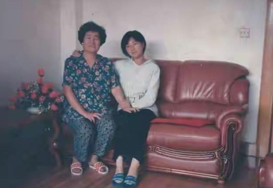 「德国留学」独生女去德国留学失踪17年,终于找到,已是大学教授不愿回国