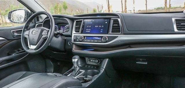 福特嘉年华ST|开完丰田汉兰达，再换到新款RAV4荣放上，对比后憋一肚子话要说！