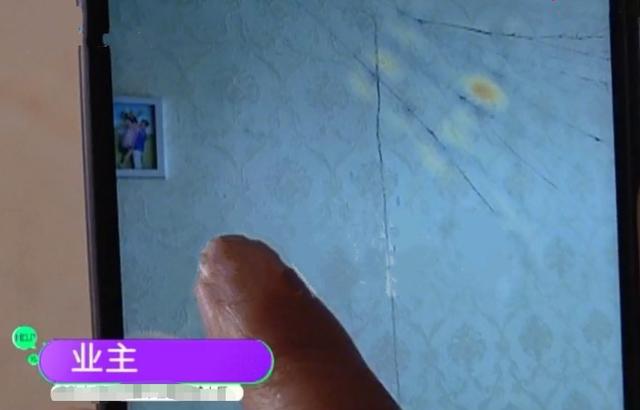 【】不敢住！楼盘泡在水里8年，车库能钓鱼，物业不管：开发商坐牢了