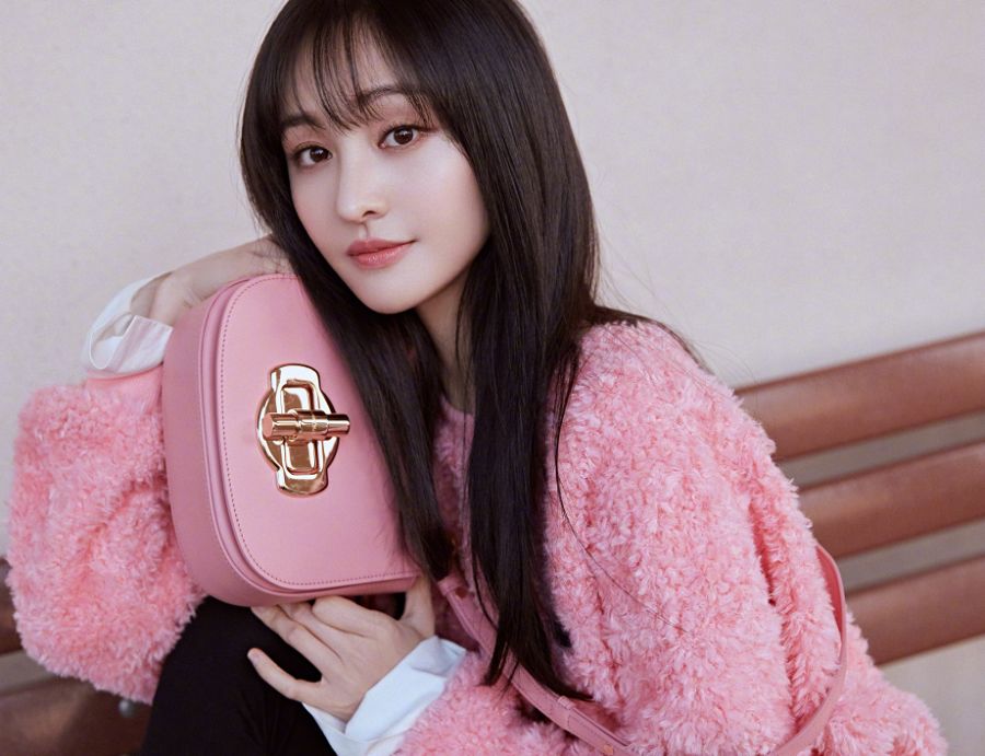 有种“低调”叫郑爽！弹13年钢琴从不炫耀，一双“钢琴手”惊艳全网