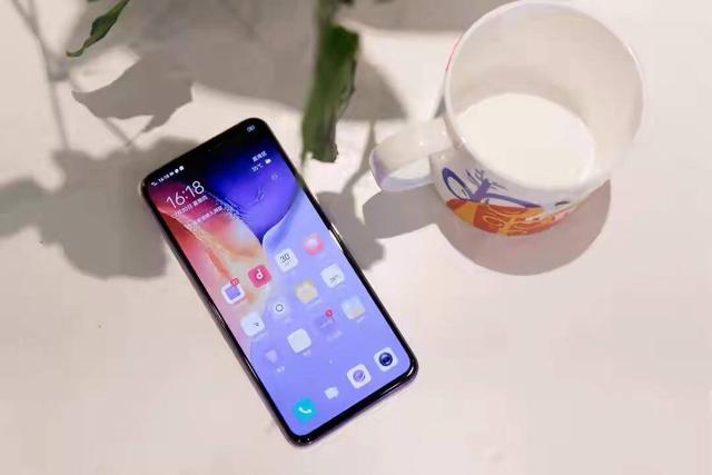 无线充电|vivo S7自拍旗舰机正式发布，拍照性能再次提升