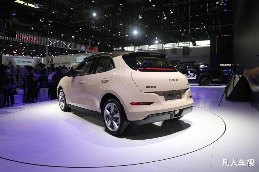 宝马5系|预售10.5万起，你想不想领养这只“喵”？