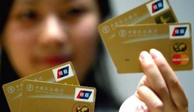 银保监会|大量老人涌进银行取钱，宁愿损失利息！这是为何？银保监会表态了