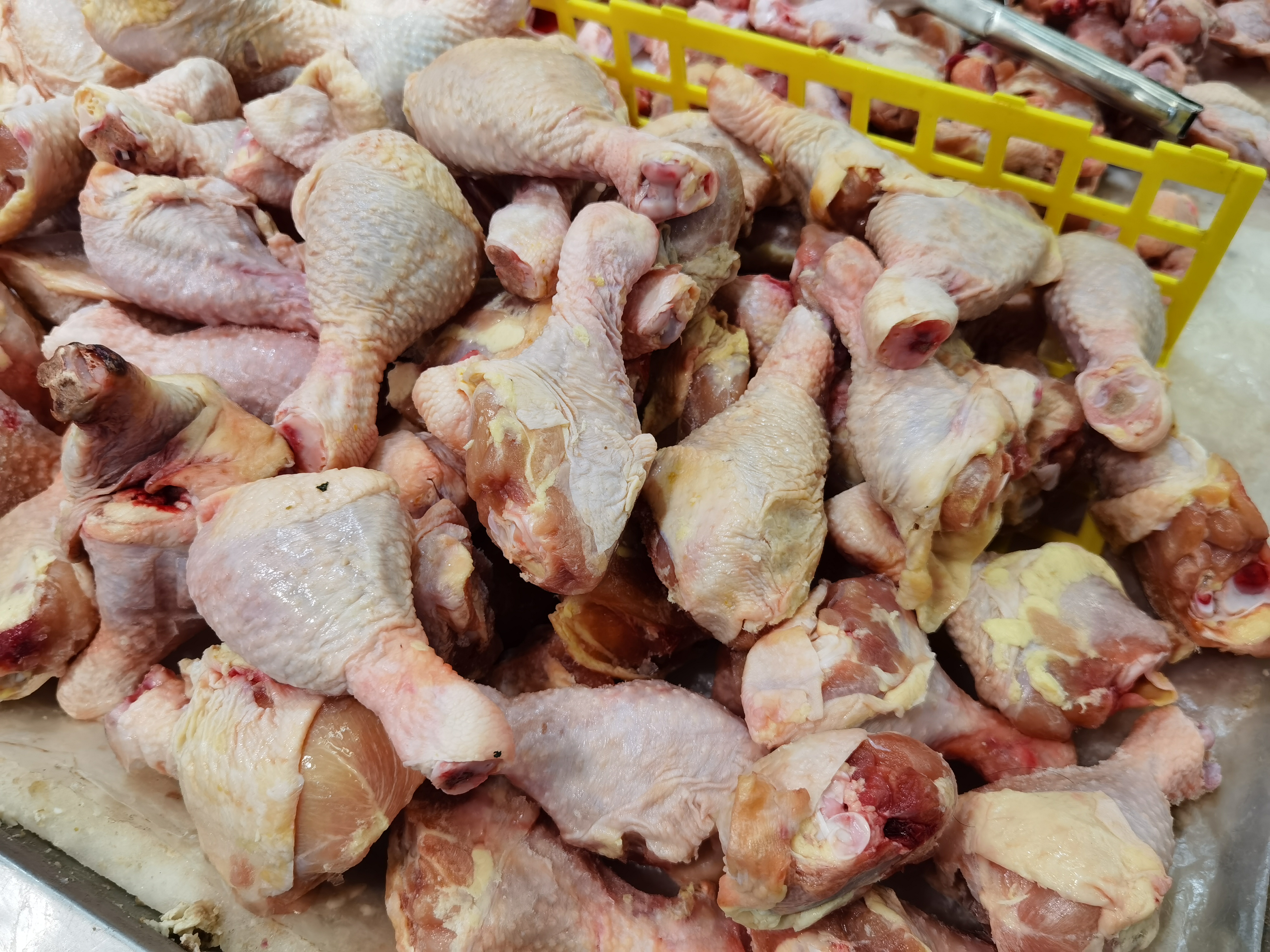 鸡翅▲市场上的冷冻鸡翅，都是从哪来的？超市员工说漏了嘴，看完你再买