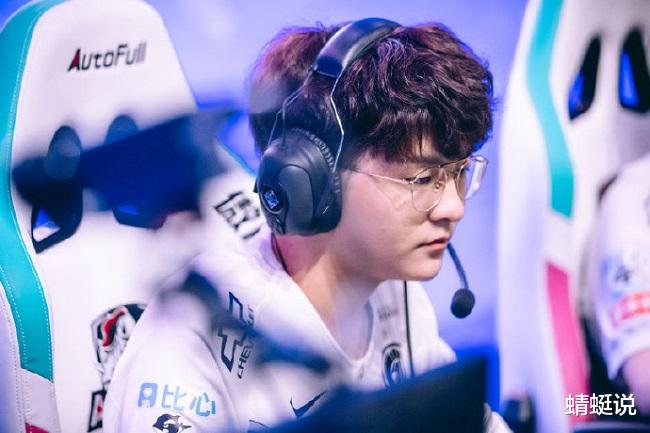 『ig』南风吐槽泡芙打不上钻一，直言三个辅助都能接替AD，Theshy也可以