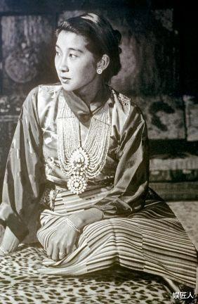 不丹五代國王娶11妻！漂亮女人紮堆娶，佩瑪王後還不如奶奶一半俏-圖3
