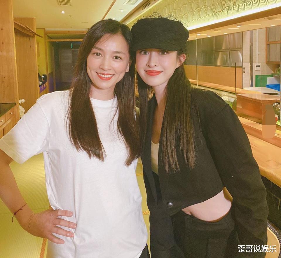 李小璐|李小璐明道张庭光脚在餐厅跳舞,50岁张庭玩嗨,姿势让李小璐笑喷