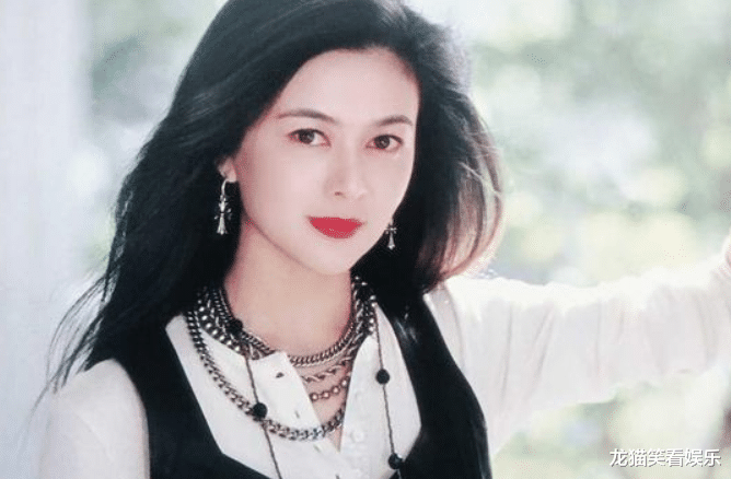 『演艺圈』这几位女明星让人感觉非常遗憾，颜值高演技好，却宣布退出演艺圈