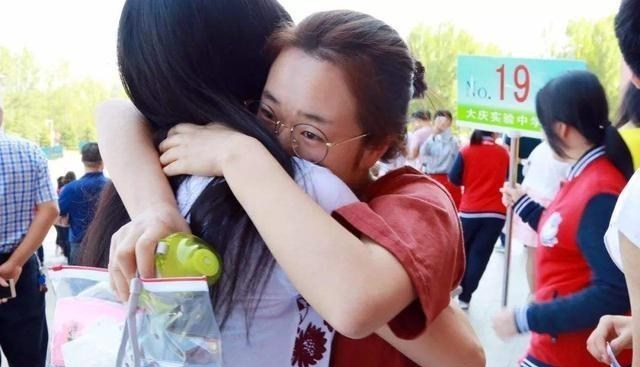 「」高考前夕，为什么很多女生“偷吃”避孕药，学姐含泪说出实情！