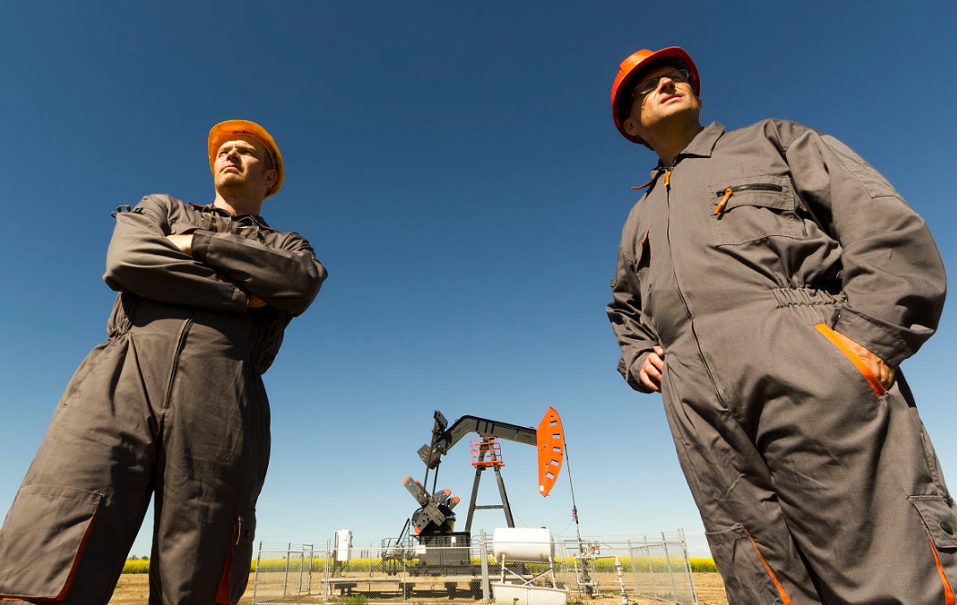 工人|为什么工厂老板宁给中介1000块招人，也不给工人涨200块？