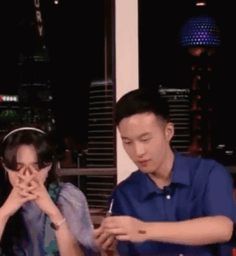 郑爽|郑爽直播翻车悟出职场真谛：郑爽才不傻，直接秒杀大半职场人