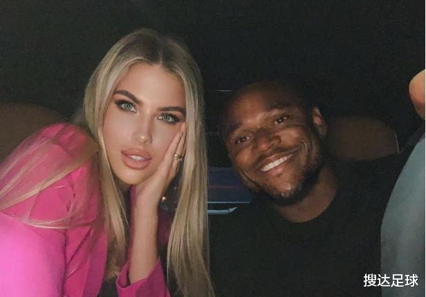 #巴西队#足坛又一对黑白配!巴西国脚妻子为美国黑人发声,揭露可怕的经历