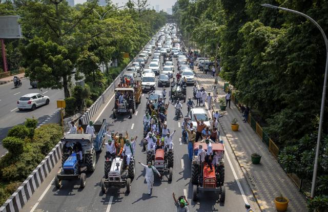 印度爆發全民抗議！燒“莫迪”阻斷交通喊革命口號，莫迪報應來瞭-圖4