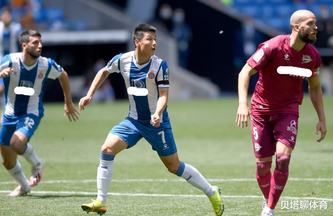 武磊：8大名记吹爆武磊！晒出3张截图，豪言武磊已经媲美2大球王