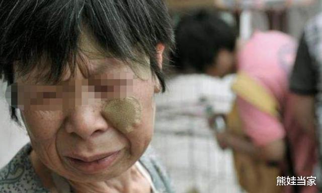 『按摩』家里有“长寿老人”，子女可能会面临3大困境，现实又残酷