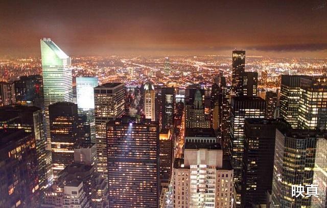 映真|4根柱子撑起的59层大楼，花费近58亿，不到一年差点遭灭顶之灾