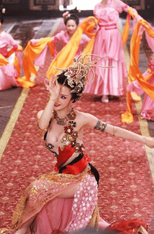 妲己|迪丽热巴被说“太保守”无法演妲己，但看到照片后，全网遭遇打脸！