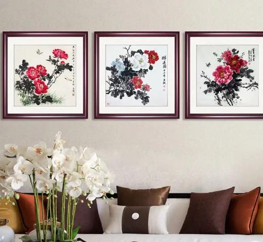 ＂客厅挂画如何选择？挂画的三大准则，轻松提升客厅品位＂