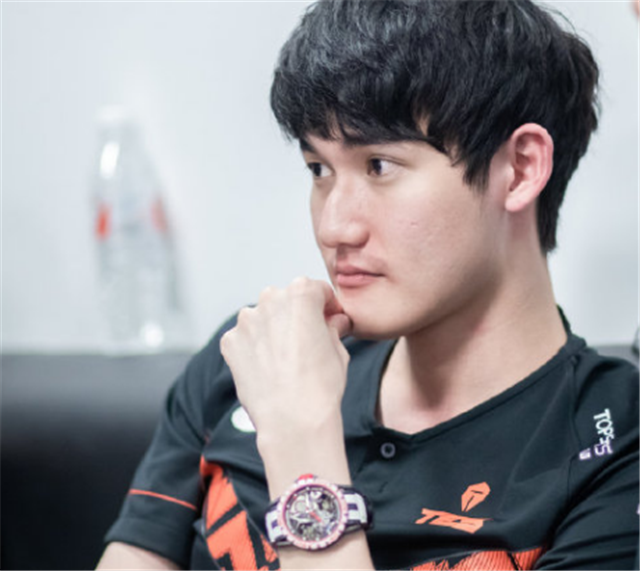 王柳羿|宝蓝接受采访的时候，用一个词代替阿水，甚至连一声杰克都不叫了