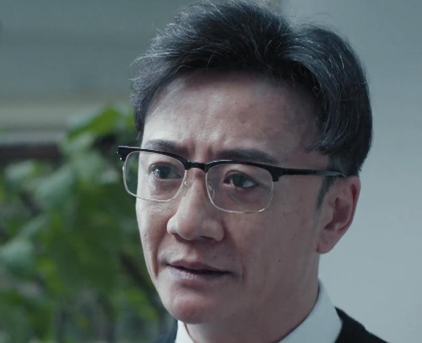 谢宁：《燃烧》谁是内鬼？周伟隐藏20年，儿子周浩宇惨死，让他悔不当初