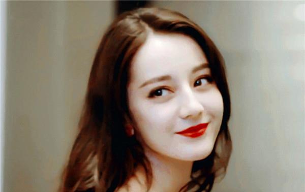 迪丽热巴|7月最受欢迎电视剧演员，热巴跌落神坛，看到榜首：原来是男神