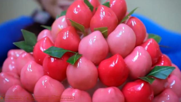 草莓|大胃王挑战80个“草莓”，粉丝嫌太寒酸，切开后，网友：买不起！