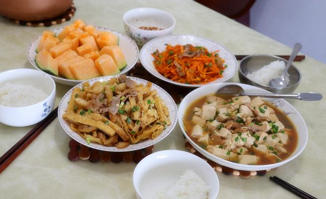 辣椒|婆婆做的晚餐每天不重样，花钱少吃的好，怪不得儿子不肯回来！