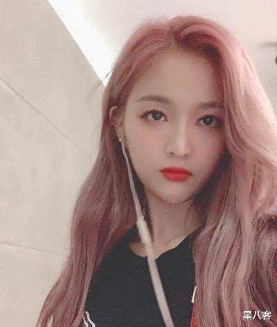 吴宣仪▲吴宣仪是欢乐喜剧人吧？穿成女霸总参加学车综艺，现场秒换绿马甲