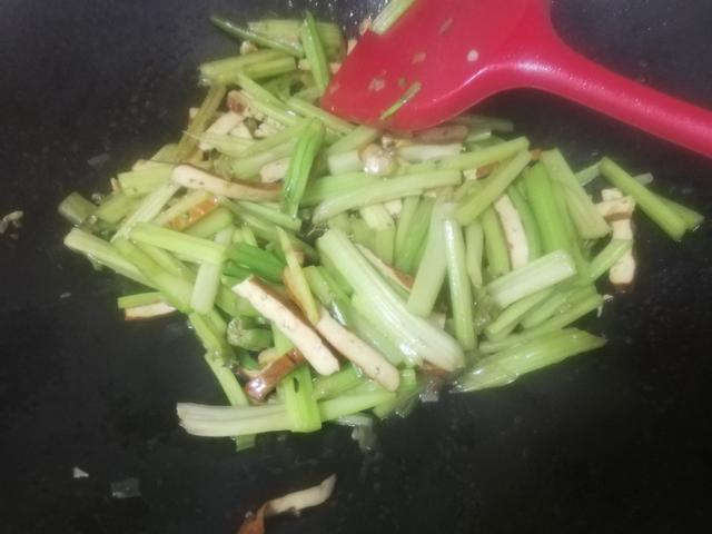 燃脂@这菜是“燃脂狂魔”,减肥瘦身吃这菜,连吃2周,体重飕飕掉!