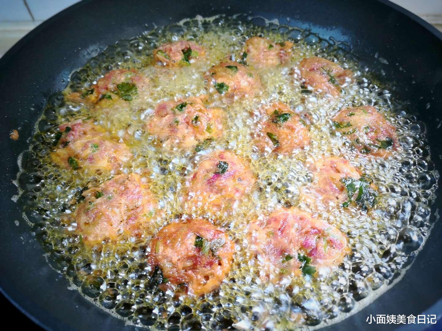 鸡蛋@夏季，我家隔几天就做这个吃，10分钟做一盘，外酥里嫩，比肉还香！