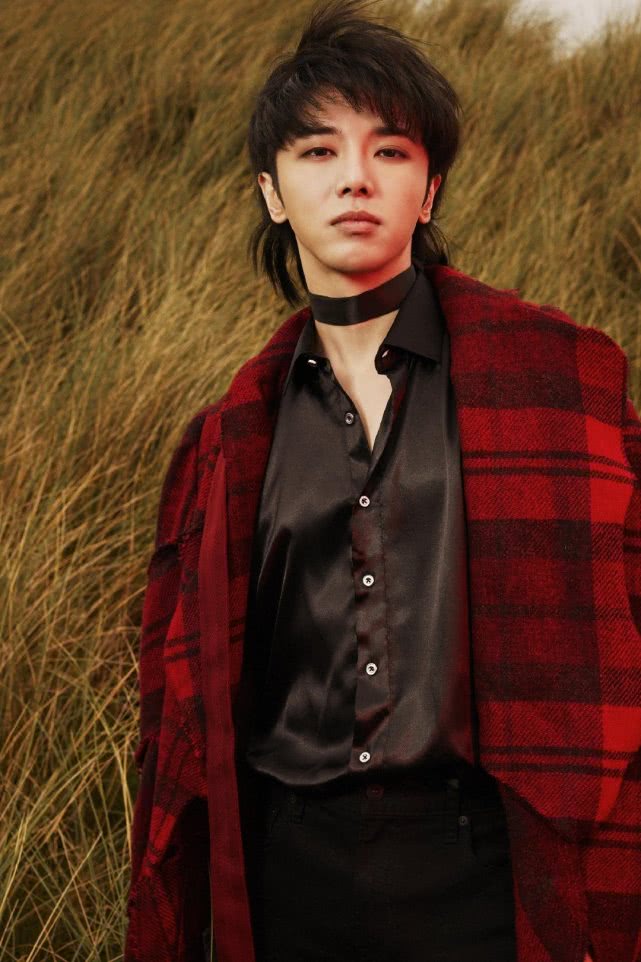 『飞儿乐团』华晨宇发新歌实体专辑一分破万，三年磨砺出来的专辑，海外音乐平台数据暴增