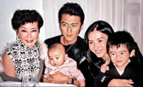 [谢霆锋]“锋芝恋”离婚当天，谢霆锋回到家里，妹妹一句话让他哭成泪人