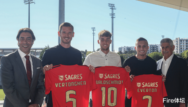 欧联杯|在制造耻辱纪录后，欧冠双冠王给出回应，用一波6连胜在双线前进