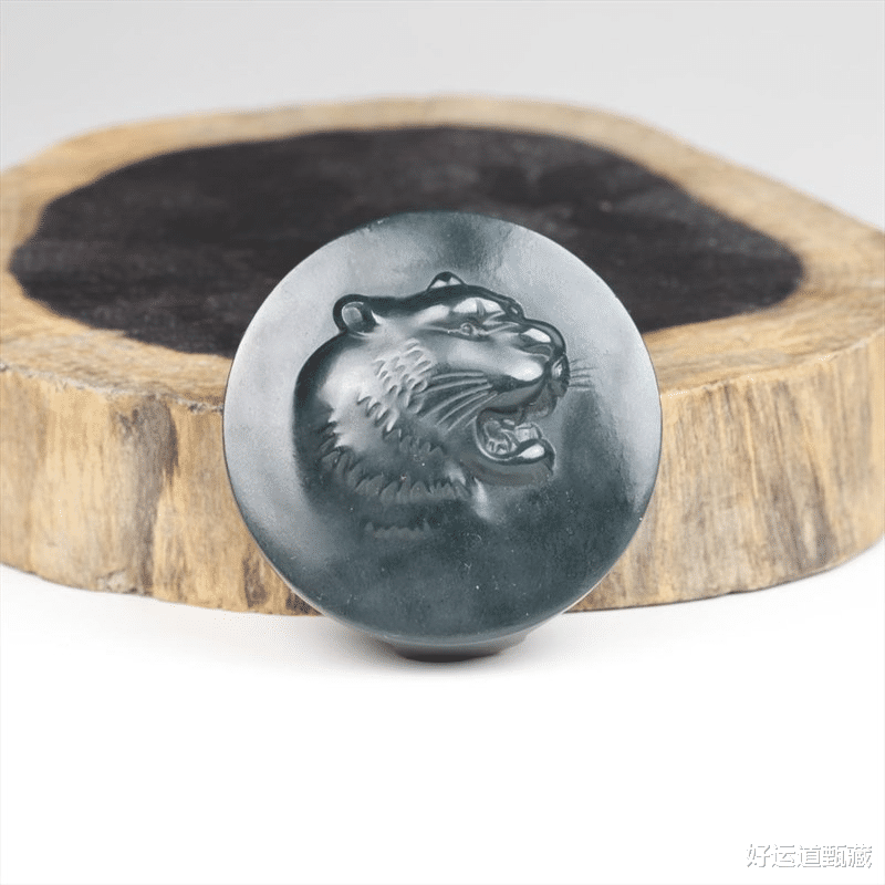 |和田玉的色差很重要，偏色一点，其实差很远