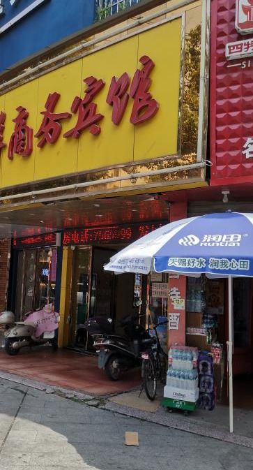 话晴空|上门找人被拒认为遭挑衅，纠集7人持柴刀找面子，围殴时遭反杀算不算正当防卫？