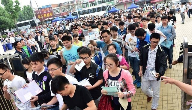 警察|方舱医院备考女生成绩出炉:亲人离世,自己确诊,最感谢这名警察