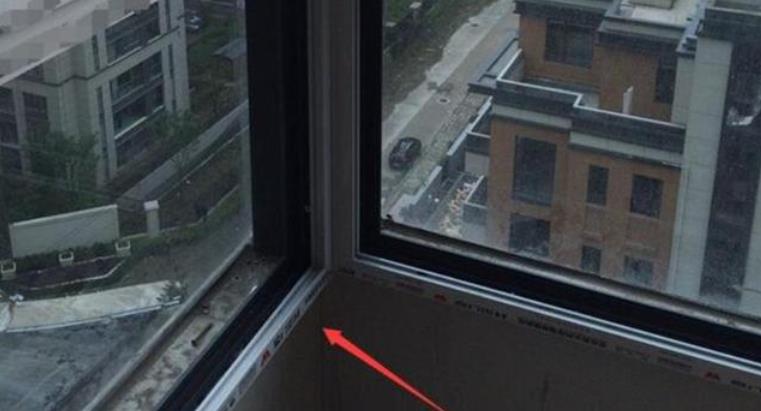 【】这才是封闭阳台正确的安装方式，自己家装修时，就做错了