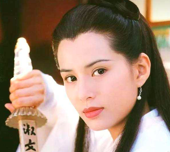 『李若彤』李若彤摘掉“小龙女”标签,放飞自我太撩人,变身妖艳“苏妲己”