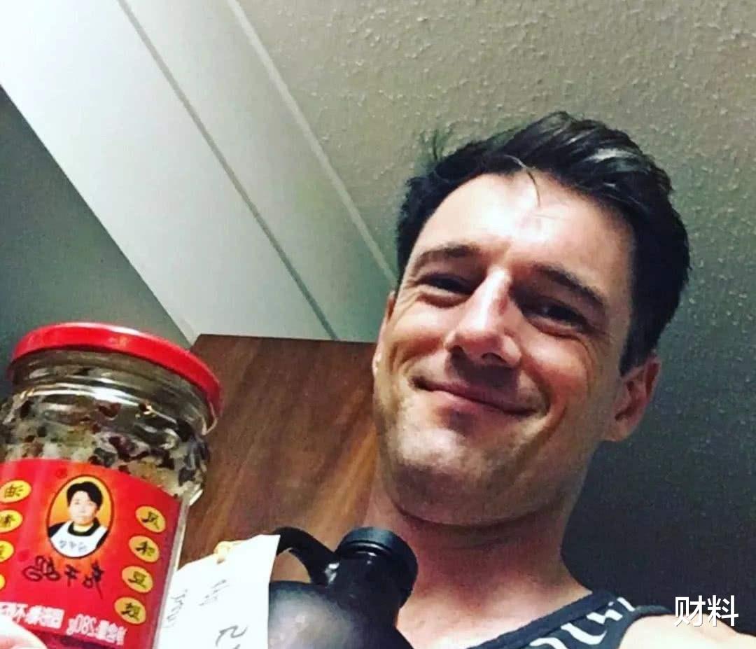 财料|它是世界名腌菜，靠“2元一包”一年卖出20亿，比老干妈还要火？