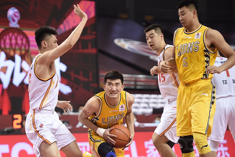 孙铭徽|从21分到7分,八一队封印孙铭徽,王治郅看人真准