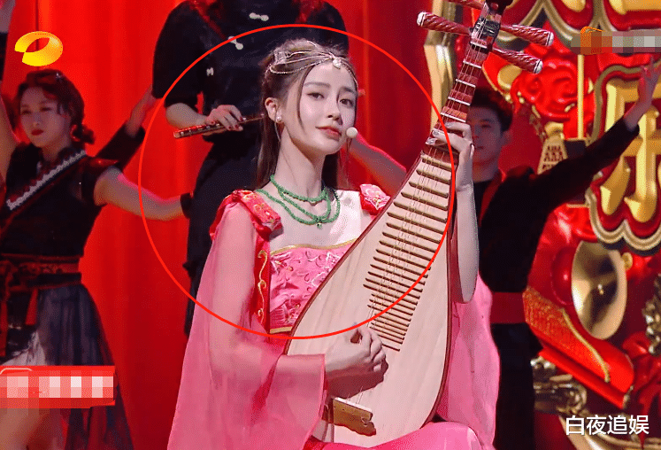 Angelababy|杨颖做客《快乐大本营》，换上红艳艳的古装，这脸确定有31岁？