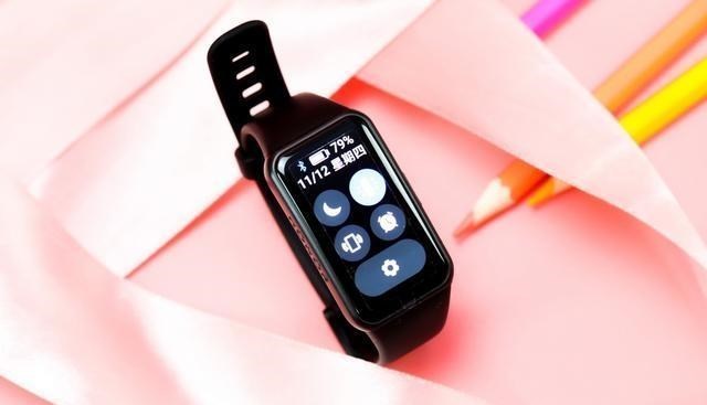 美团|大屏幕+十项运动全能+24小时心率检测，全面屏荣耀手环6使用体验