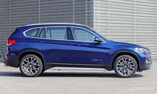 「宝马X1」宝马终于“醒悟”了，下探8.93万，2.0T+8AT，懊悔买了丰田荣放