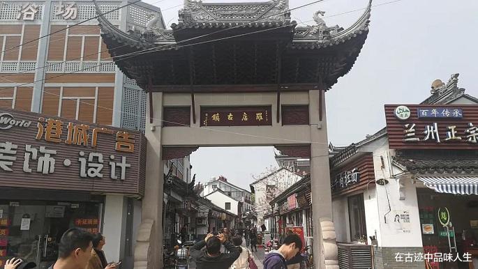 古镇:曾是上海最繁华古镇,现在被修葺一新,但却商铺关门游客稀少
