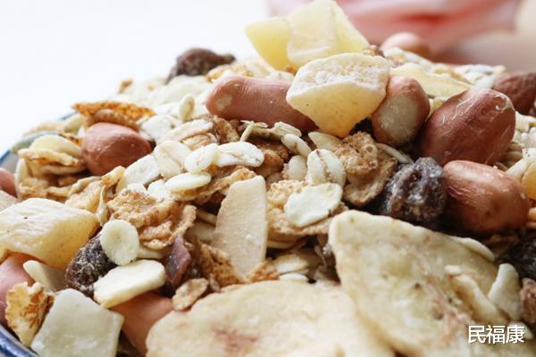 燕麦片@每天吃点燕麦片,不仅有助于减肥,还会得到不少好处,但别吃错了