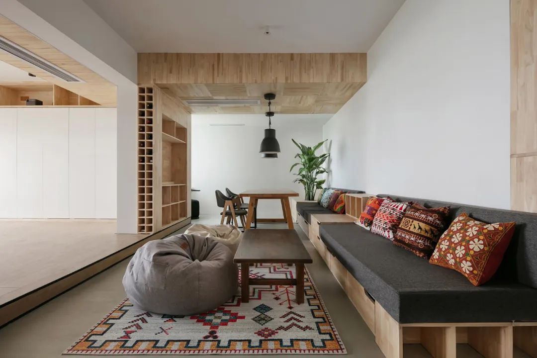 []130平的新房大胆装修，客厅不要电视墙，承载着女主人的瑜伽梦