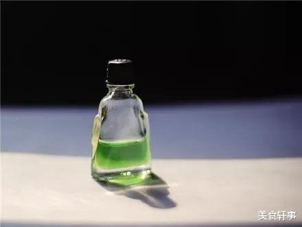 风油精|女性睡觉之前，把“风油精”滴在肚脐里，竟有意想不到7个好处