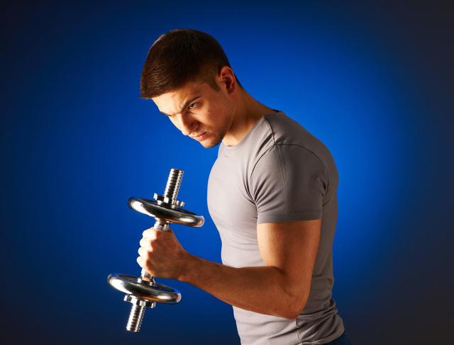 燃脂：健身新手一定要加强手臂力量训练，这是一切力量增肌训练的基础